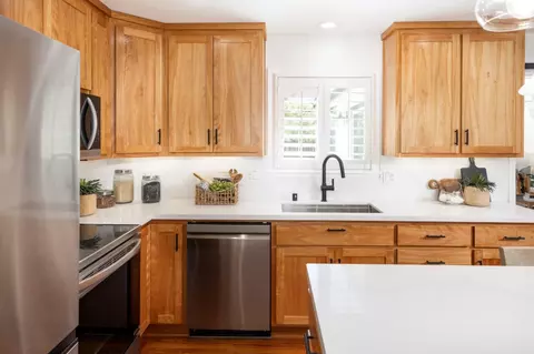 Kitchen - 317 Tyrella Ave, Mountain View, CA 94043 photo 2 of 2