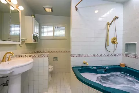 Bath - 854 Prairie Creek Dr, Pacifica, CA 94044 photo 4 of 4