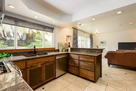 Kitchen - 854 Prairie Creek Dr, Pacifica, CA 94044 photo 1 of 3