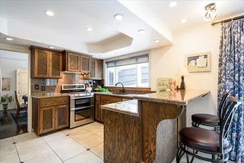 Kitchen - 854 Prairie Creek Dr, Pacifica, CA 94044 photo 2 of 3