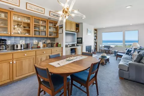 Dining - 101 Shell Dr 21, Watsonville, CA 95076 photo 1 of 2