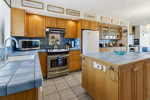 Kitchen - 101 Shell Dr 21, Watsonville, CA 95076 photo 2 of 5