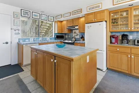 Kitchen - 101 Shell Dr 21, Watsonville, CA 95076 photo 4 of 5