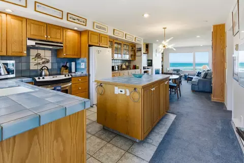 Kitchen - 101 Shell Dr 21, Watsonville, CA 95076 photo 1 of 5