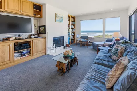 Living - 101 Shell Dr 21, Watsonville, CA 95076 photo 2 of 3