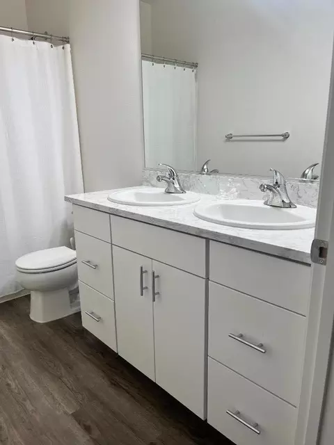 Bath - 708 Gabilan Dr, Soledad, CA 93960 photo 2 of 2