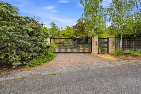 Loyola Dr, Los Altos, CA 94024