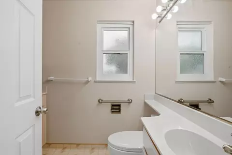 Bath - 1204 Mcfarlane Ln, Hayward, CA 94544 photo 2 of 4