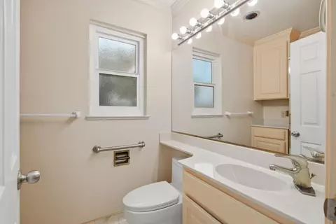 Bath - 1204 Mcfarlane Ln, Hayward, CA 94544 photo 4 of 4
