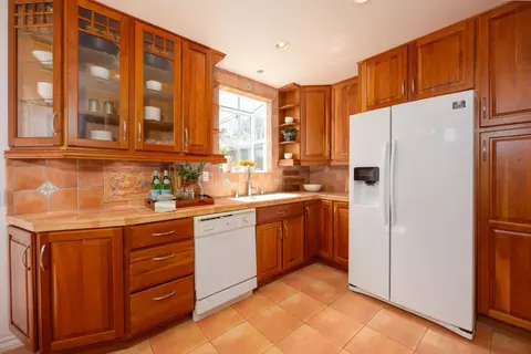 Kitchen - 304 Nelson Ave, Pacifica, CA 94044 photo 2 of 4