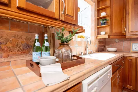 Kitchen - 304 Nelson Ave, Pacifica, CA 94044 photo 3 of 4
