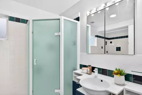 Bath - 1545 Alison Ave, Mountain View, CA 94040 photo 1 of 3
