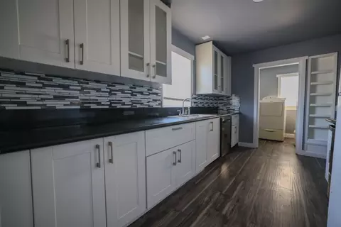 Entry Way - 360 E 19th St, Merced, CA 95340 photo 1 of 3