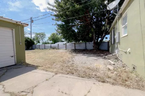 Exterior - 360 E 19th St, Merced, CA 95340 photo 3 of 8