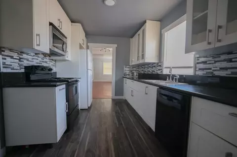 Entry Way - 360 E 19th St, Merced, CA 95340 photo 2 of 3