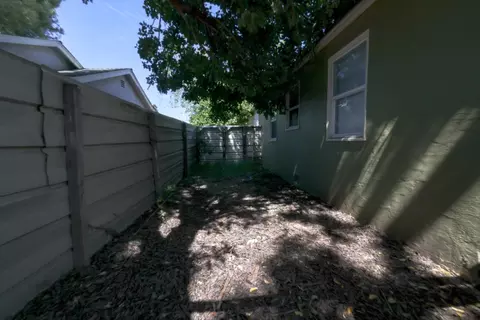 Exterior - 360 E 19th St, Merced, CA 95340 photo 6 of 8