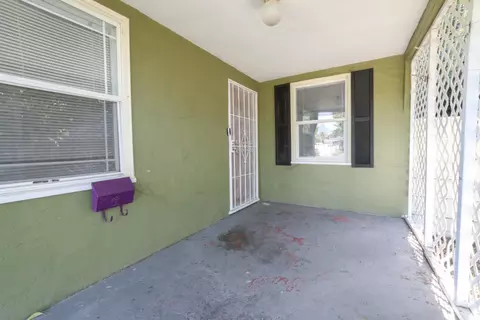 Exterior - 360 E 19th St, Merced, CA 95340 photo 8 of 8