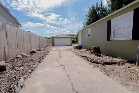 Exterior - 360 E 19th St, Merced, CA 95340 photo 2 of 8