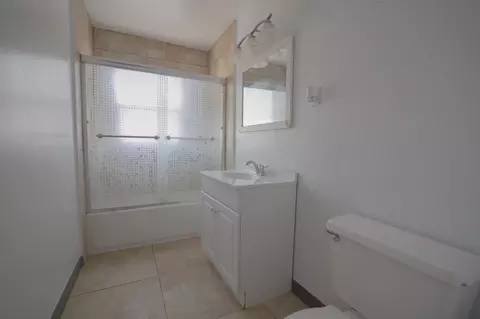 Bath - 360 E 19th St, Merced, CA 95340 photo 1 of 1