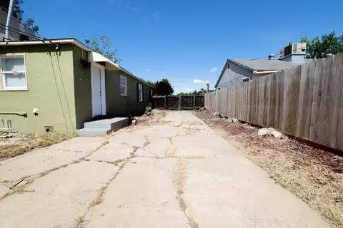 Exterior - 360 E 19th St, Merced, CA 95340 photo 7 of 8