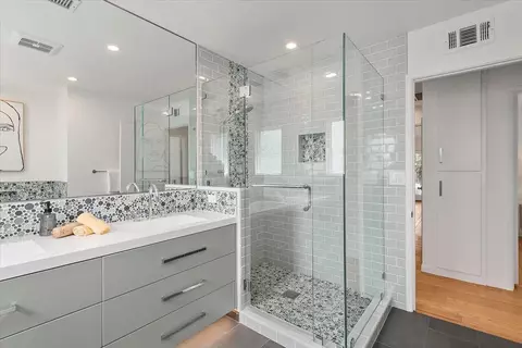 Bath - 22415 Diericx Ct, Mountain View, CA 94040 photo 2 of 3