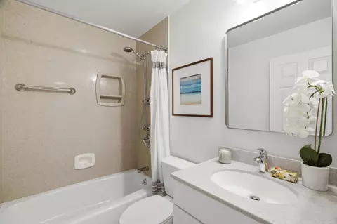 Bath - 1318 Terra Nova Blvd, Pacifica, CA 94044 photo 2 of 2