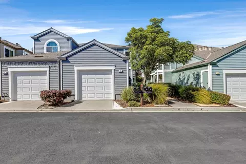 15 Parfait Ln, Alameda, CA 94502