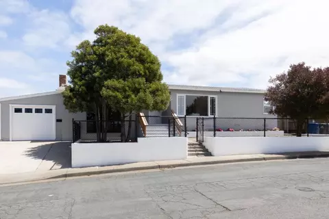 Exterior - 1626 Darwin St, Seaside, CA 93955 photo 2 of 6