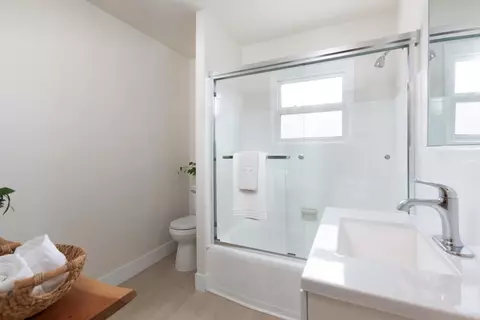Bath - 1626 Darwin St, Seaside, CA 93955 photo 3 of 3