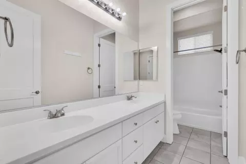 Bath - 1436 Freestone Rd, Manteca, CA 95337 photo 4 of 5