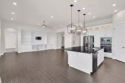 Living - 1436 Freestone Rd, Manteca, CA 95337 photo 4 of 6