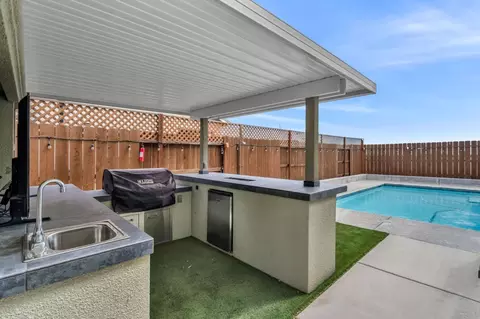 Exterior - 1436 Freestone Rd, Manteca, CA 95337 photo 8 of 15