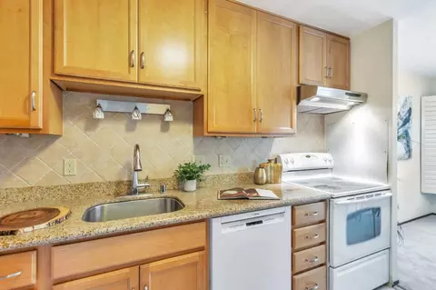Kitchen - Delaware St, San Mateo, CA 94401 photo 3 of 4