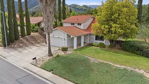 228 Mountaire Pkwy, Clayton, CA 94517