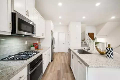 Kitchen - 5720 Greige Cir G, Dublin, CA 94568 photo 5 of 6