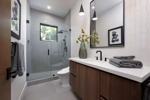Bath - 655 Hayne Rd, Hillsborough, CA 94010 photo 6 of 6