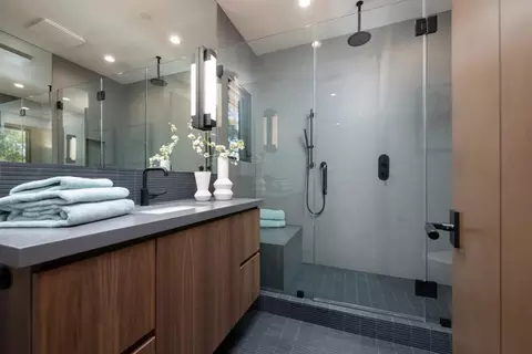 Bath - 655 Hayne Rd, Hillsborough, CA 94010 photo 2 of 6
