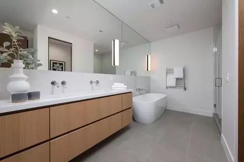 Bath - 655 Hayne Rd, Hillsborough, CA 94010 photo 1 of 6