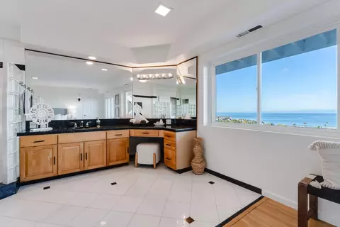 Bath - 220 Shoreview Dr, Aptos, CA 95003 photo 4 of 5