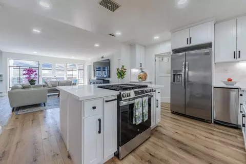 Kitchen - 239 Oak St, Salinas, CA 93901 photo 2 of 5