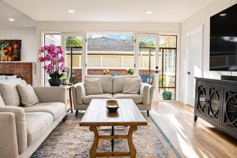 Living - 239 Oak St, Salinas, CA 93901 photo 3 of 5