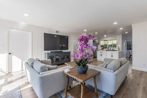 Living - 239 Oak St, Salinas, CA 93901 photo 5 of 5