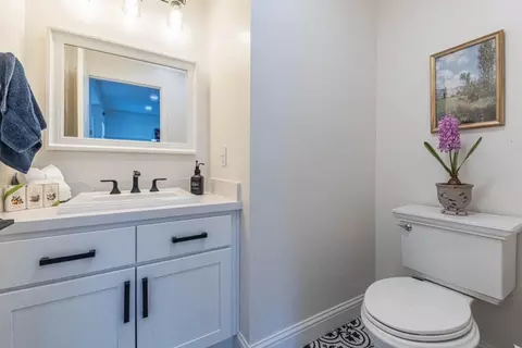 Bath - 239 Oak St, Salinas, CA 93901 photo 1 of 4