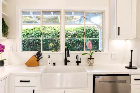 Kitchen - 239 Oak St, Salinas, CA 93901 photo 4 of 5