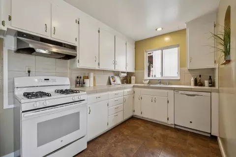 Kitchen - 272 Avenue Balboa, El Granada, CA 94018 photo 2 of 2