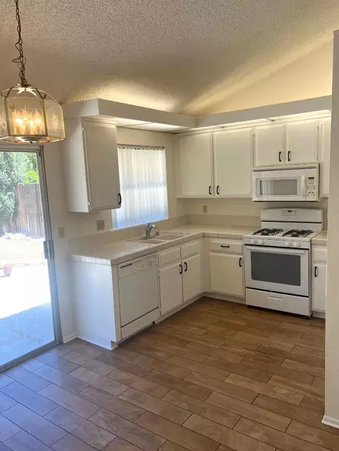 Kitchen - 1561 Georgetown Ave, Palmdale, CA 93550 photo 1 of 2