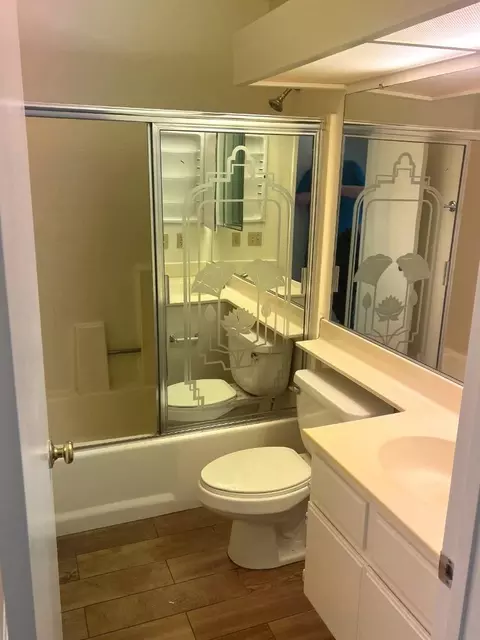 Bath - 1561 Georgetown Ave, Palmdale, CA 93550 photo 2 of 2
