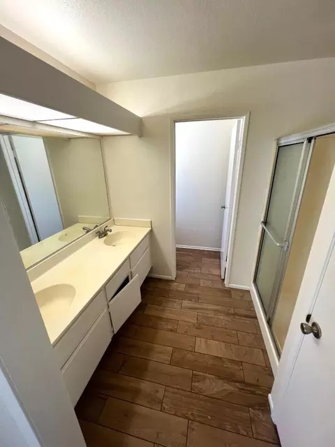 Bath - 1561 Georgetown Ave, Palmdale, CA 93550 photo 1 of 2