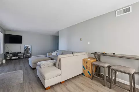 Living - 355 Parkview Ter G1, Vallejo, CA 94589 photo 4 of 5