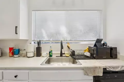 Kitchen - 355 Parkview Ter G1, Vallejo, CA 94589 photo 3 of 4